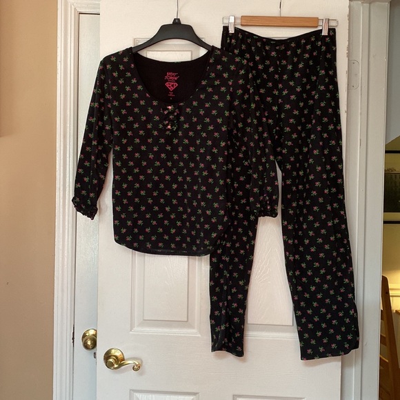 Betsey Johnson Other - Betsey Johnson Black Rose Bud Floral Fleece Pajamas Set